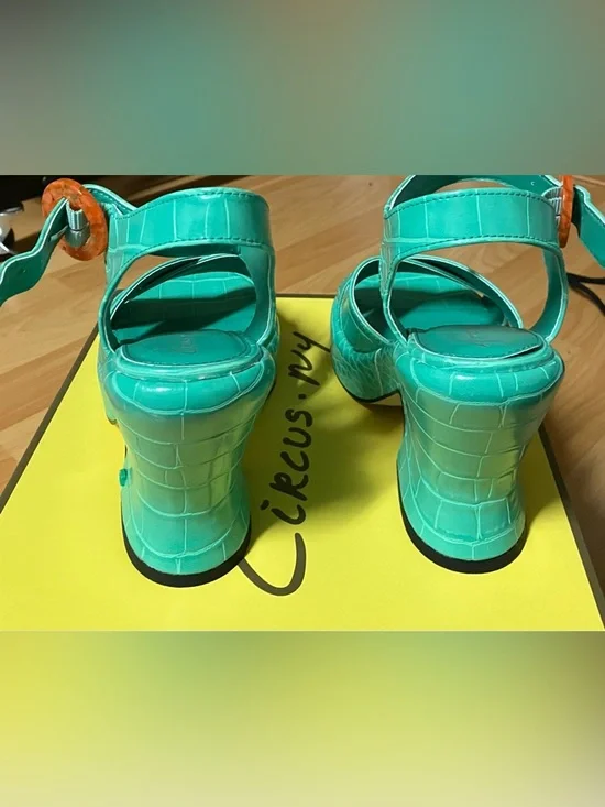 Circus by Sam Edelman Turquoise Croc Platform Sandals with Buckle Detail: Size 7 - Picture 3 of 7
